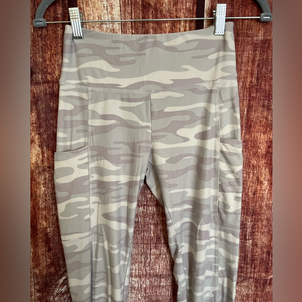 Hippie Rose | Women’s Gray Camouflage Leggings - Picture 3 of 10